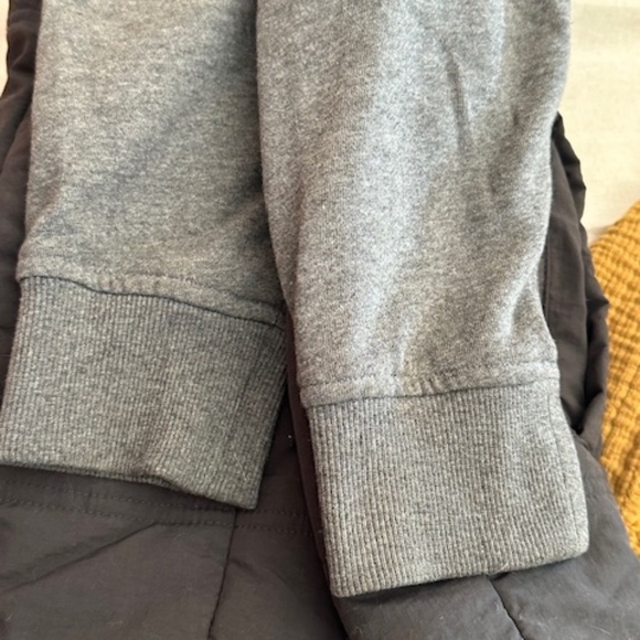 RVCA PUFFER QUILTED HOODIE VEST FULL ZIP JACKET grey/black mens S - Picture 5 of 6